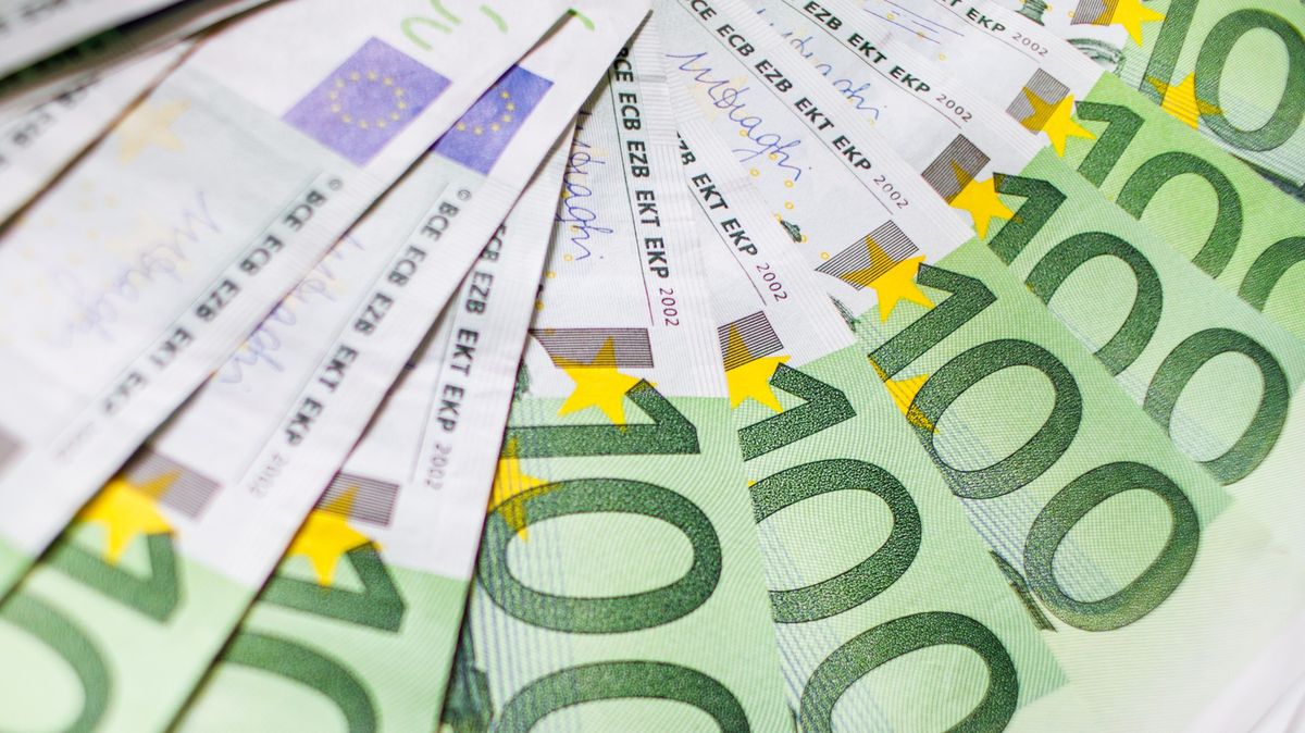 CEB schválila půjčku 300 milionů eur pro ČR na boj s koronavirem